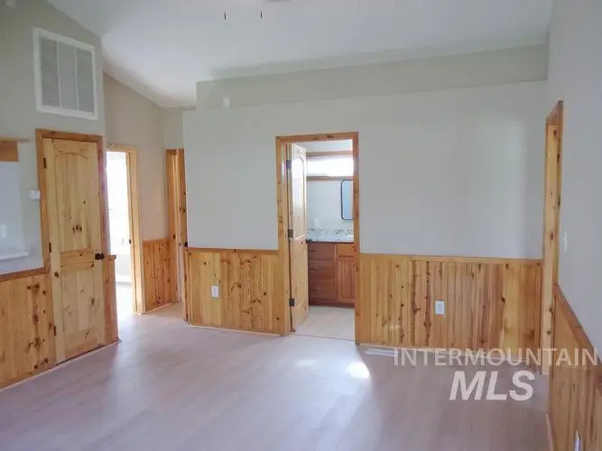 1117 N 11th St, Payette, ID 83661 - #3