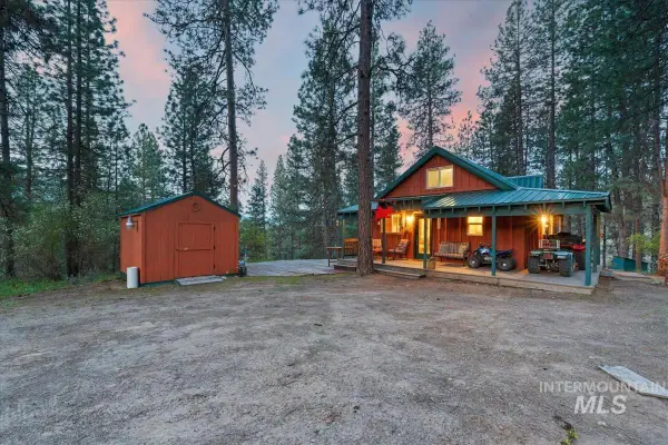 15 Cloudy Ln, Garden Valley, ID 83622