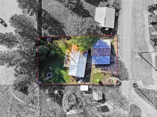40 Village Cir, Garden Valley, ID 83622