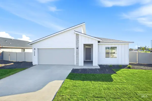 7068 E Marble Springs Dr, Nampa, ID 83687