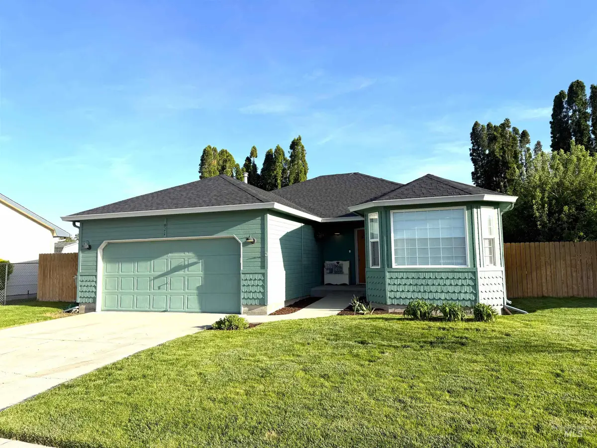 911 Sapphire Ct, Nampa, ID 83686 - #1