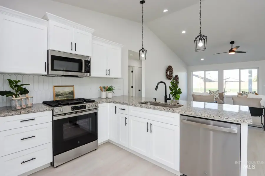 950 Campbell St, Vale, OR 97918 - #2
