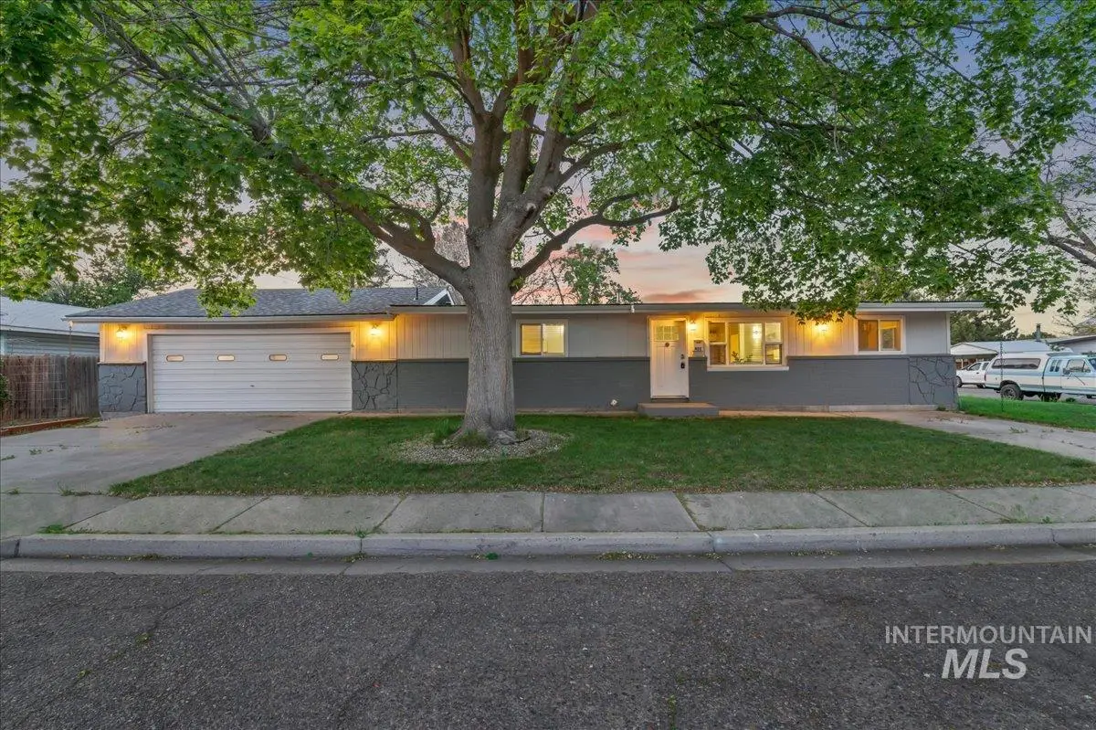 402 W 4th N, Mountain Home, ID 83647 - #1
