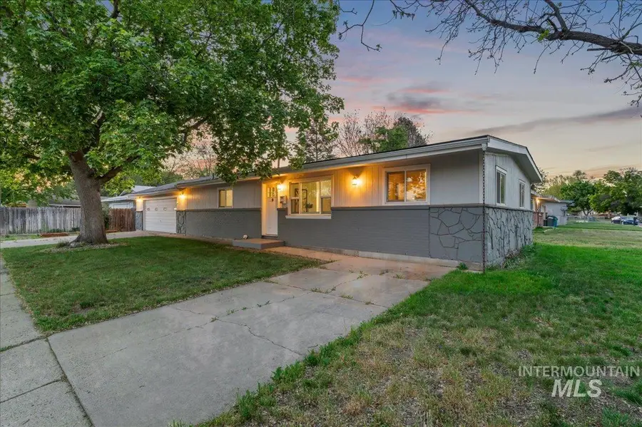 402 W 4th N, Mountain Home, ID 83647 - #2