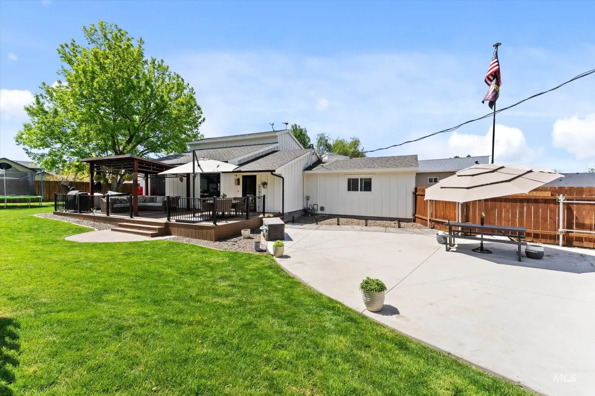 821 S Cove Ln, Nampa, ID 83686 - #1