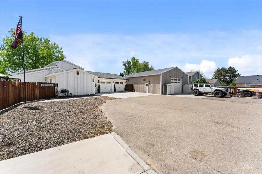 821 S Cove Ln, Nampa, ID 83686 - #2