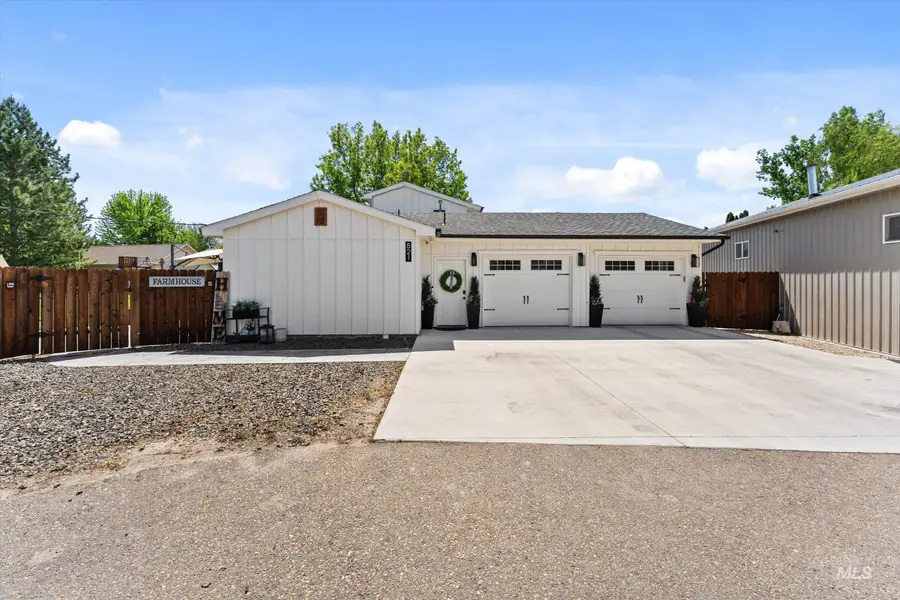 821 S Cove Ln, Nampa, ID 83686 - #3