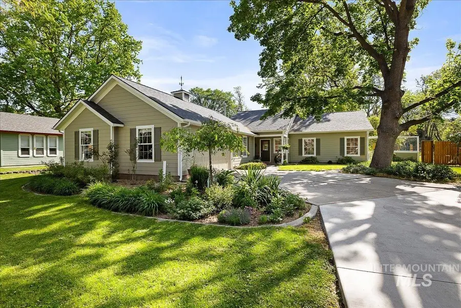 3602 N Tamarack Dr, Boise, ID 83703 - #2