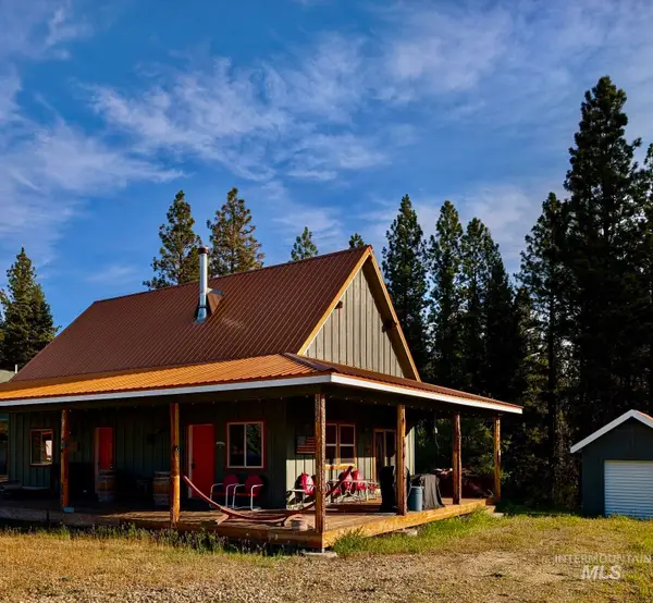 16 Skyline Ln, Garden Valley, ID 83622