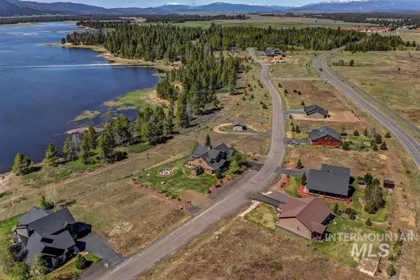 13143 Hawks Bay Rd, Donnelly, ID 83615