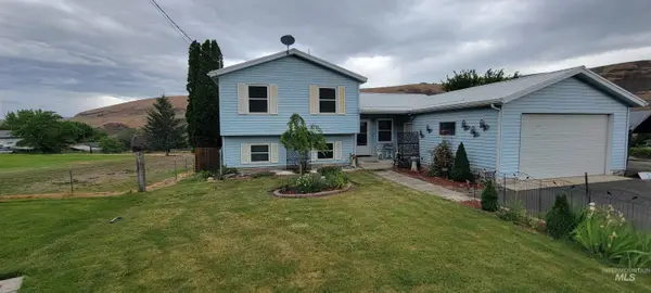 1303 4th St, Asotin, WA 99402