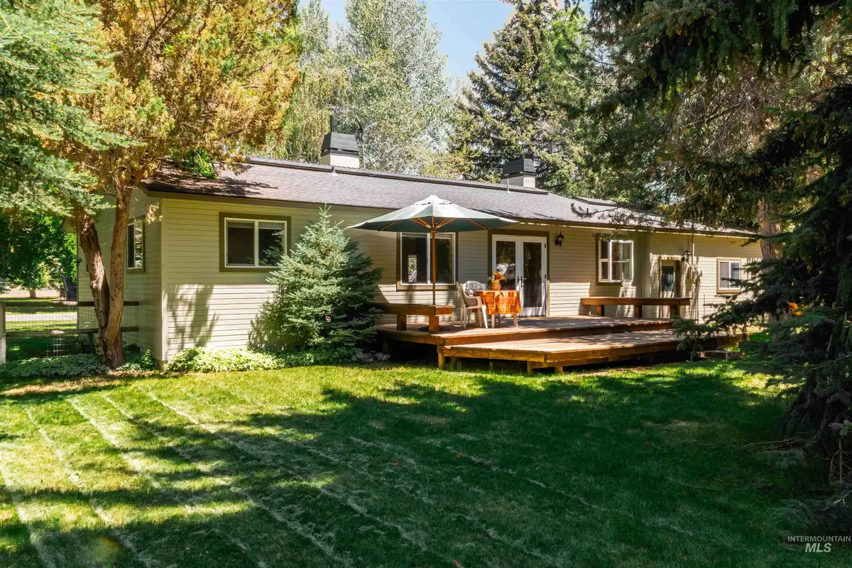 609 S 4th Ave, Hailey, ID 83333 - #1