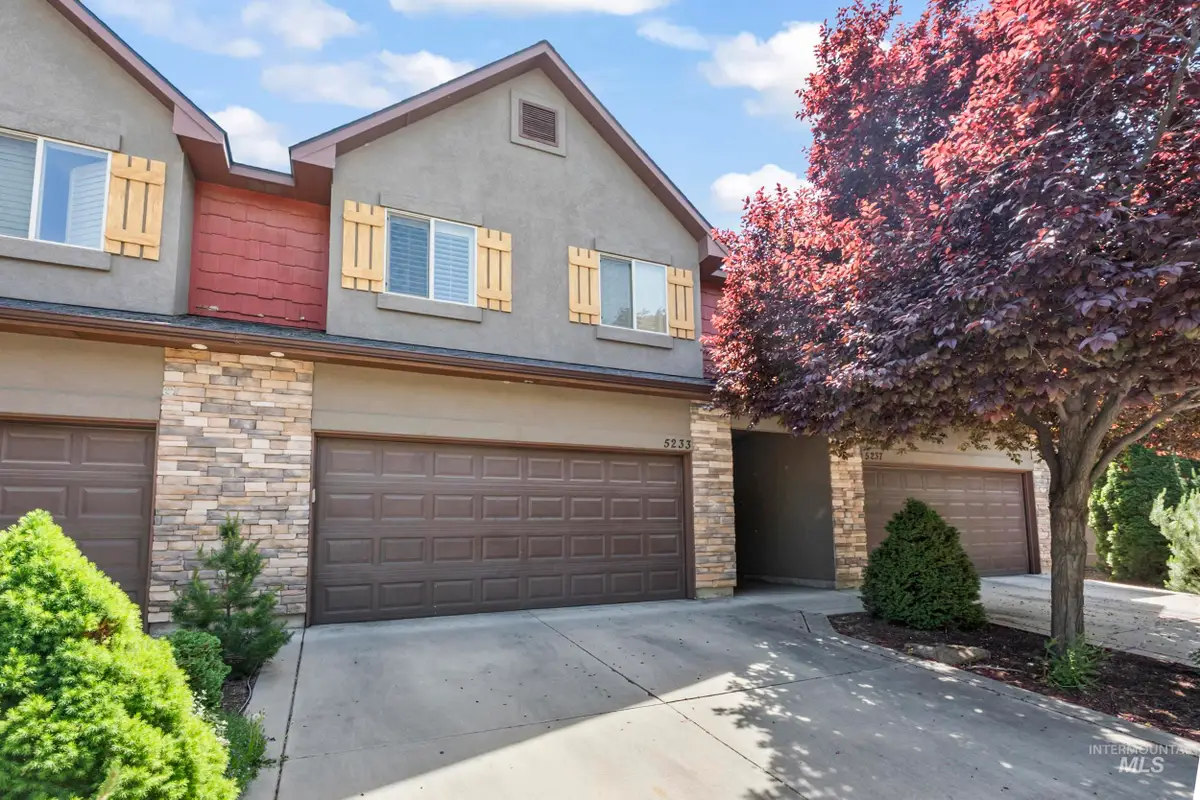 5233 W Morris Hill Rd, Boise, ID 83705 - #1