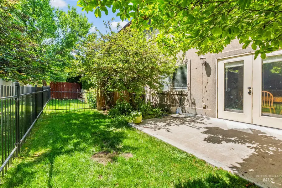 5233 W Morris Hill Rd, Boise, ID 83705 - #3