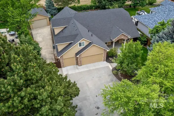 1420 W Powder Ct, Eagle, ID 83616