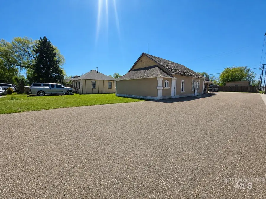 614 N 5th Ave, Caldwell, ID 83605 - #2