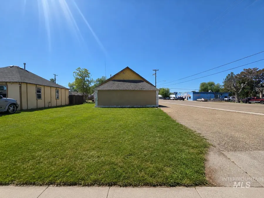 614 N 5th Ave, Caldwell, ID 83605 - #3