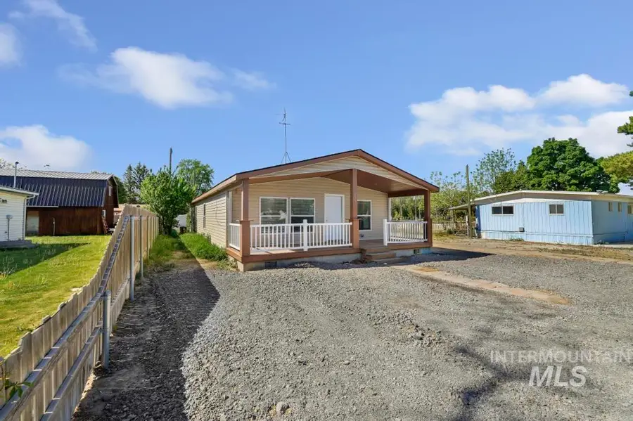 435 1st Ave E, Wendell, ID 83355 - #2