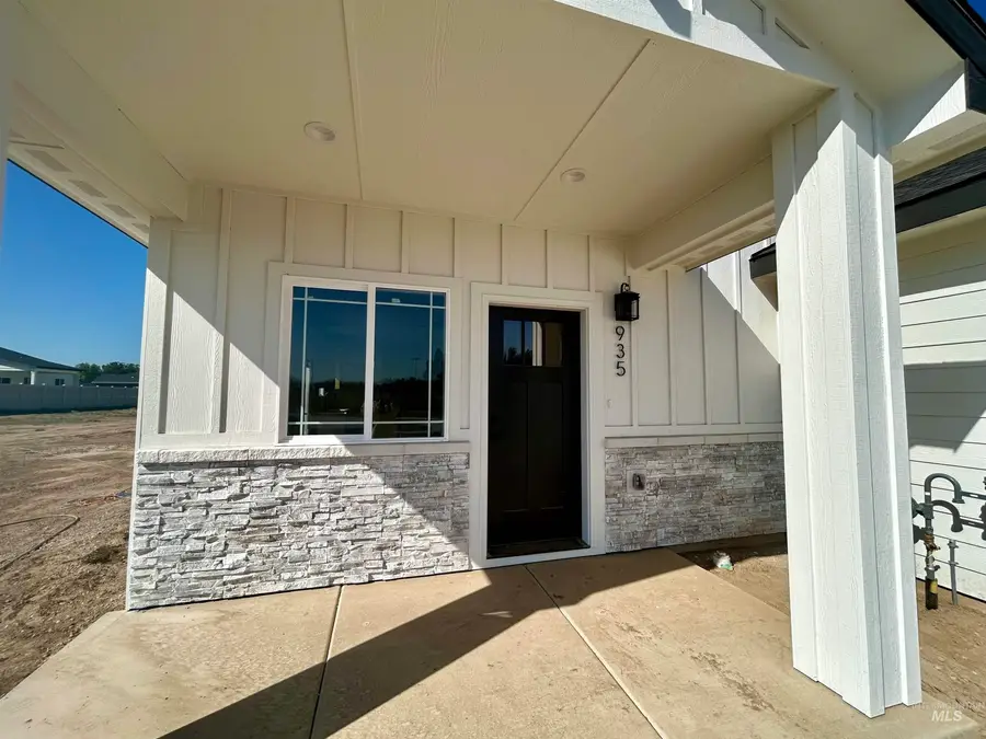 955 N 15th St, Payette, ID 83661 - #3