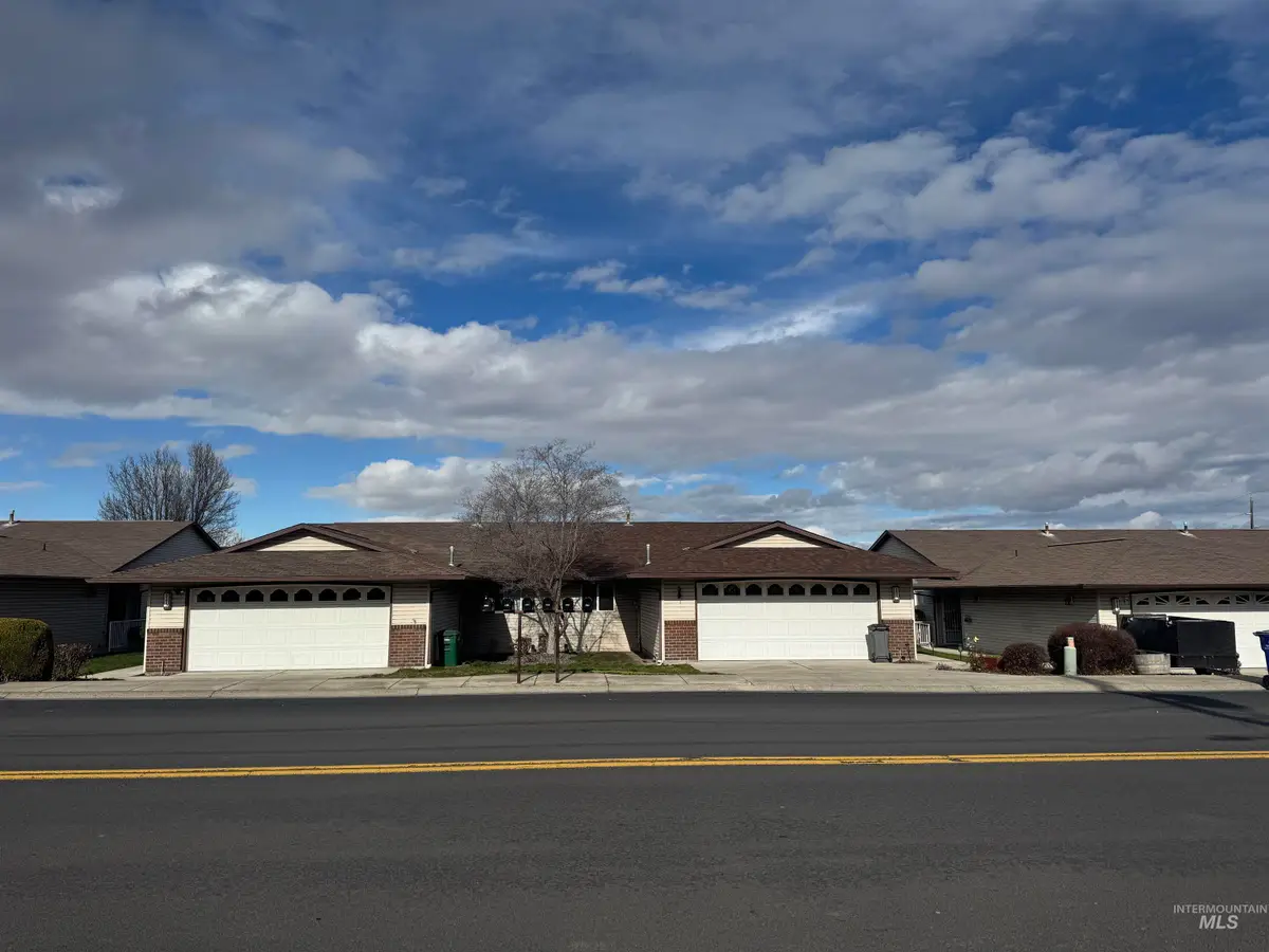 931 Stewart Avenue #A, Lewiston, ID 83501 - #1