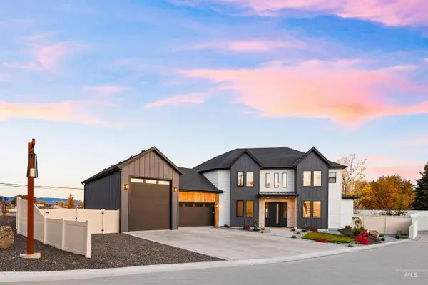 1590 N Watershed Ln, Star, ID 83669