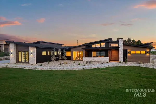 8085 Quail Hollow Dr, Middleton, ID 83644