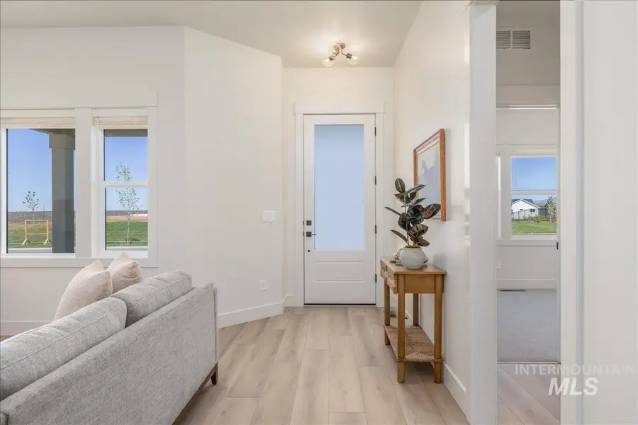 385 E Chevy Dr, Boise, ID 83716 - #3