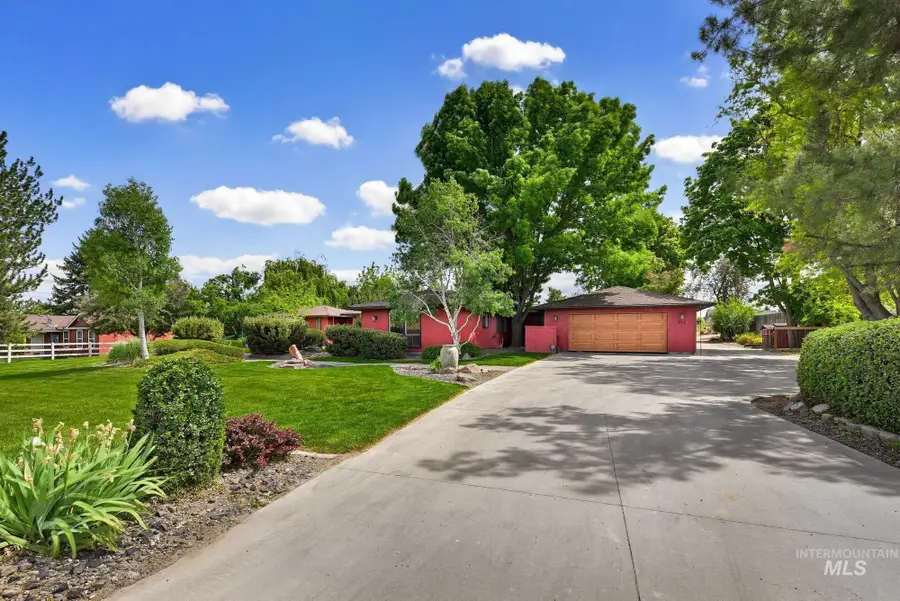 812 E Linden St, Caldwell, ID 83605 - #3