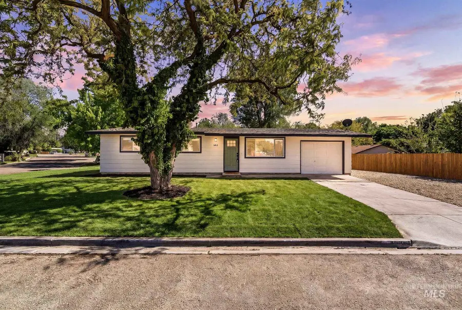 803 Smith Ave, Nampa, ID 83651 - #2