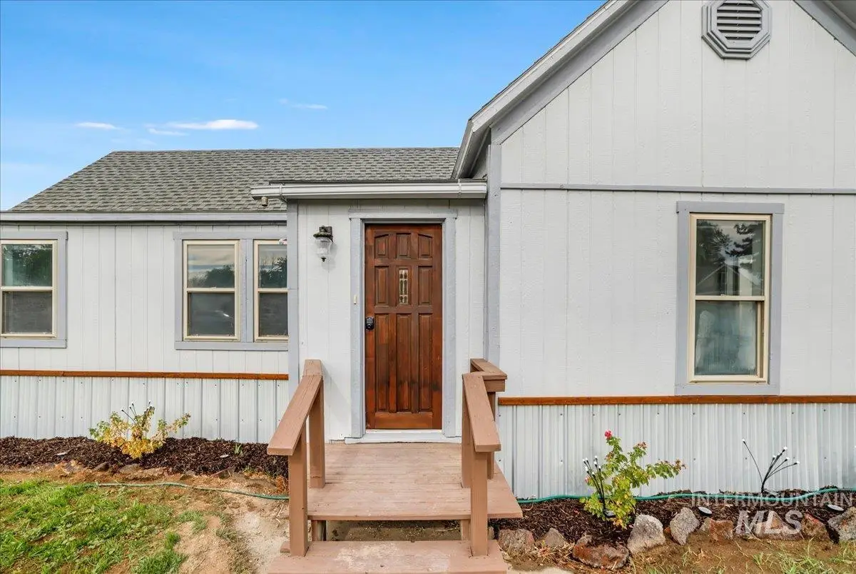 225 Oregon St, Gooding, ID 83330 - #1