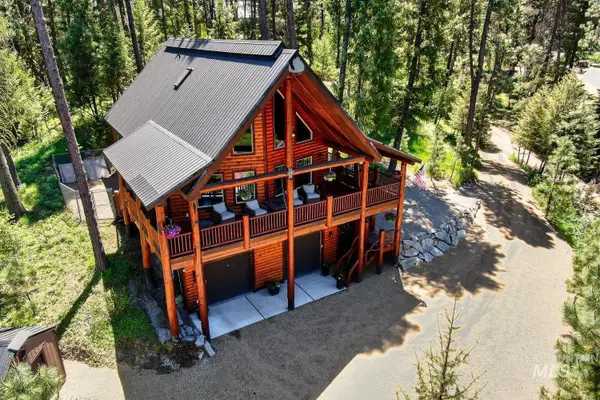 9 Stardust Lane, Garden Valley, ID 83622