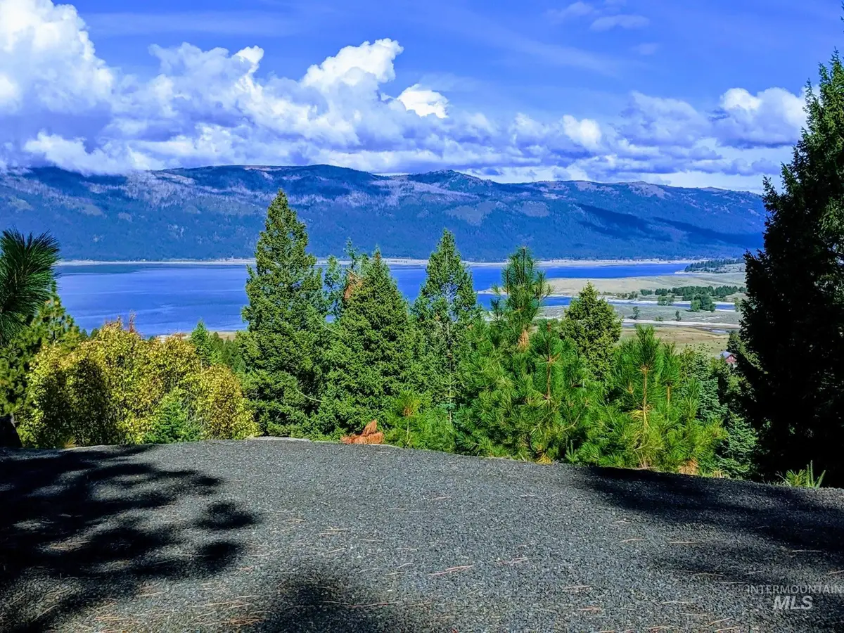 1584 Crown Point Pkwy, Cascade, ID 83611 - #1