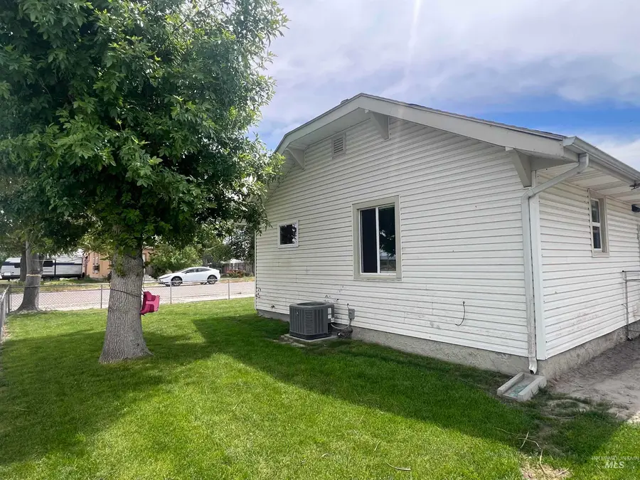 121 N 1st St, Nyssa, OR 97913 - #2