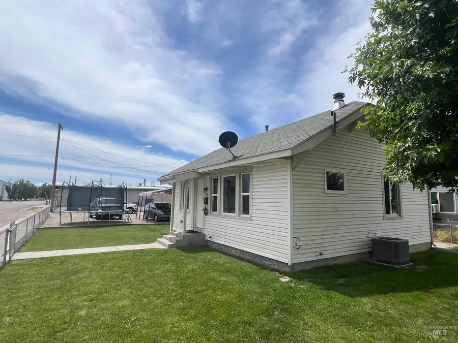 121 N 1st St, Nyssa, OR 97913 - #3