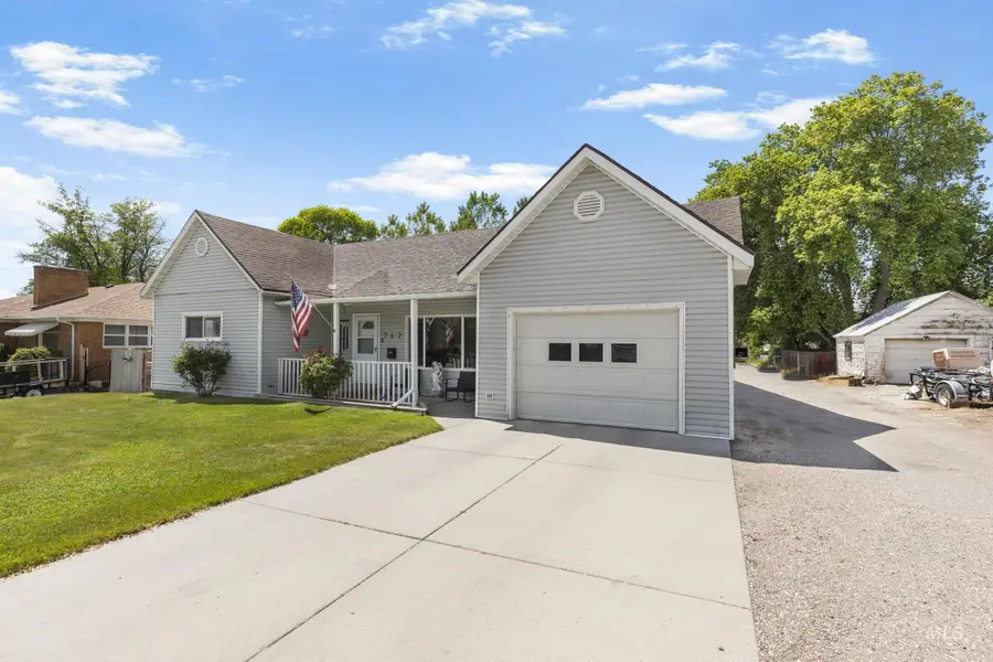 742 Fort Hall Ave, American Falls, ID 83211 - #3