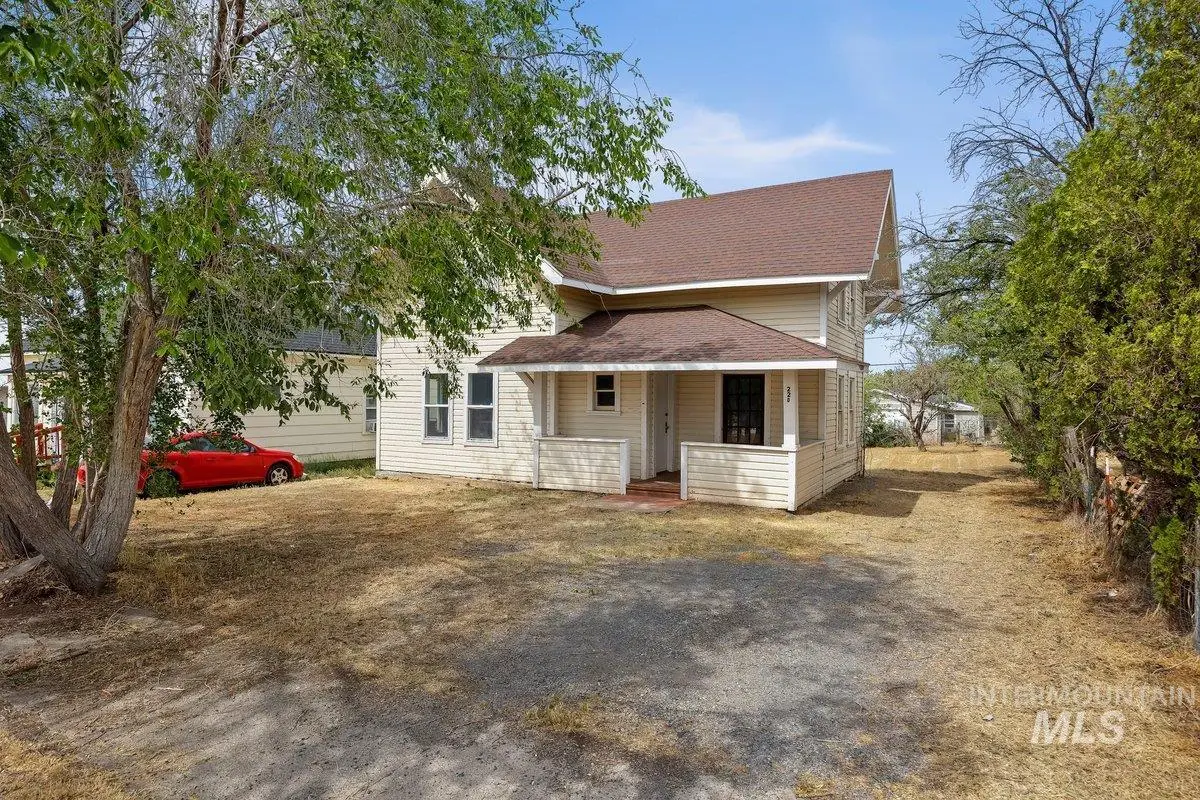 220 S 8th Ave, Buhl, ID 83316 - #1