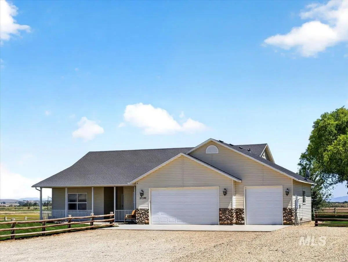 27240 Pioneer Ln, Parma, ID 83660 - #1