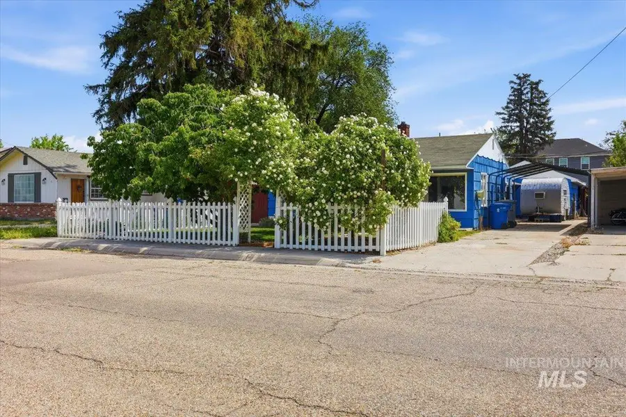 8 N Sunset St, Nampa, ID 83651 - #3