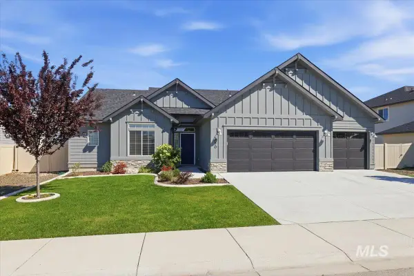 5070 W Vanderbilt Dr, Meridian, ID 83646