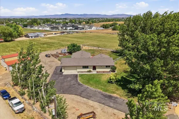 368 W King Rd, Kuna, ID 83634