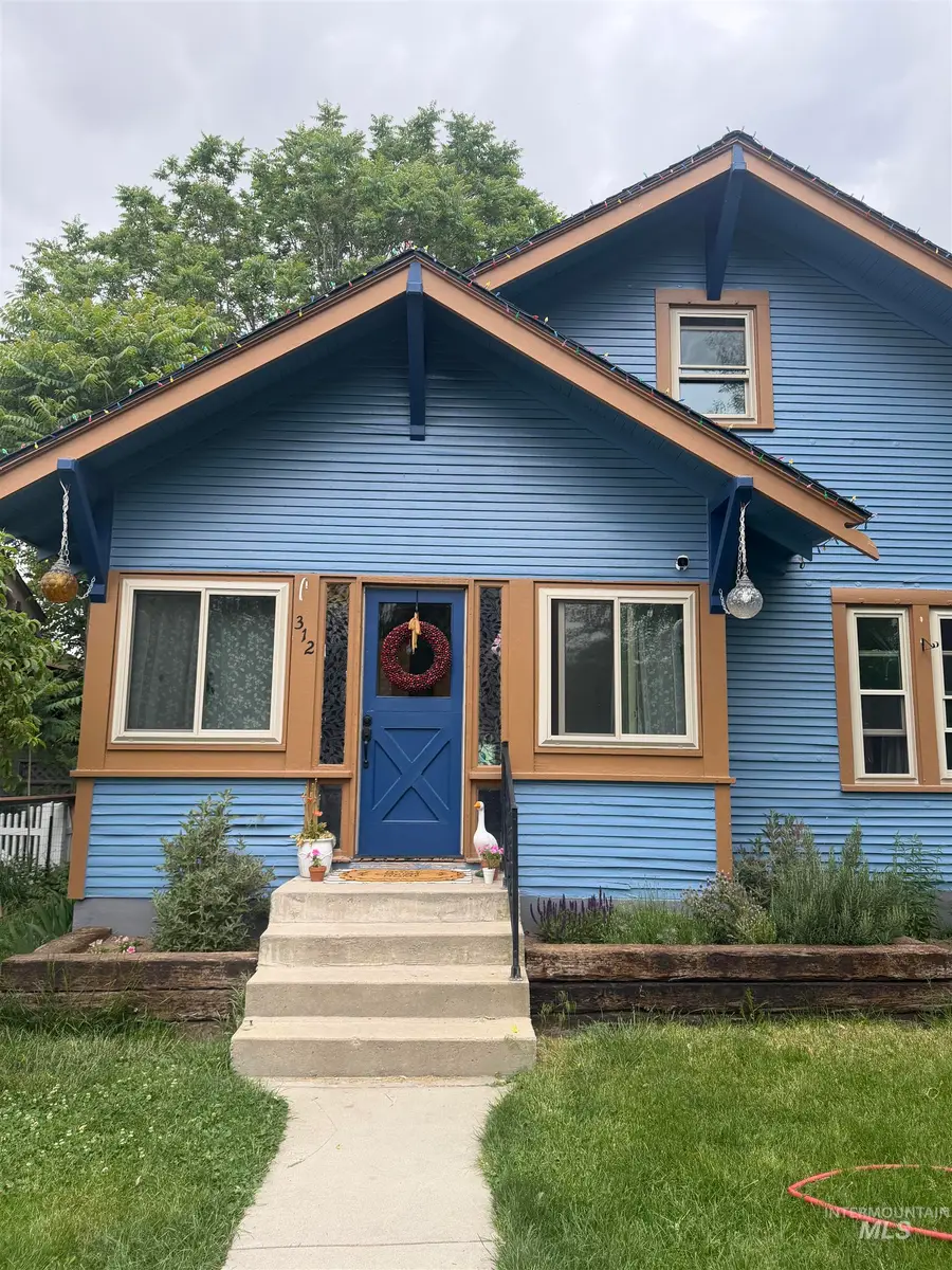 312 E 2nd St, Emmett, ID 83617 - #2