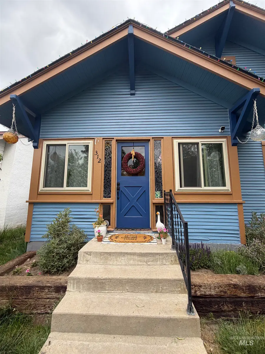 312 E 2nd St, Emmett, ID 83617 - #3