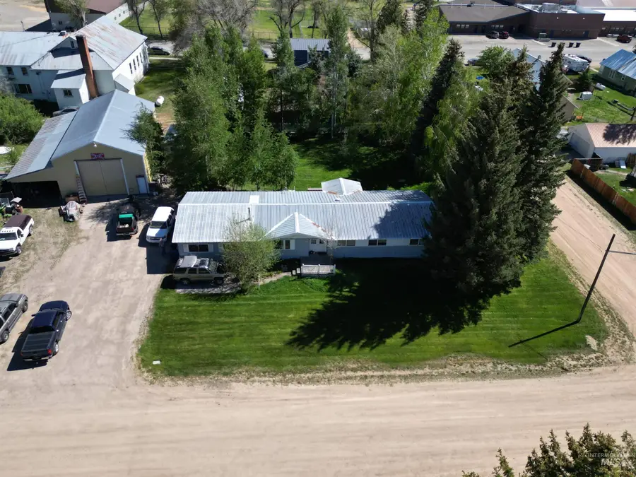 206 E Alturas Ave, Fairfield, ID 83327 - #2