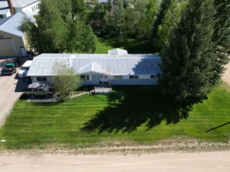 206 E Alturas Ave, Fairfield, ID 83327 - #3