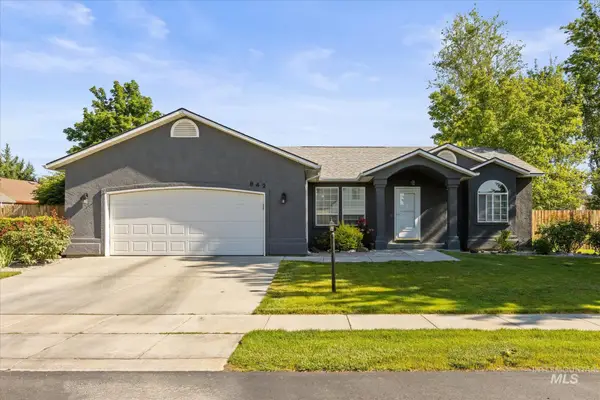 842 Muirfield Ln, Nampa, ID 83686