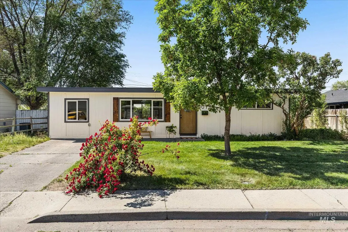 1015 E 16th N, Mountain Home, ID 83647 - #1