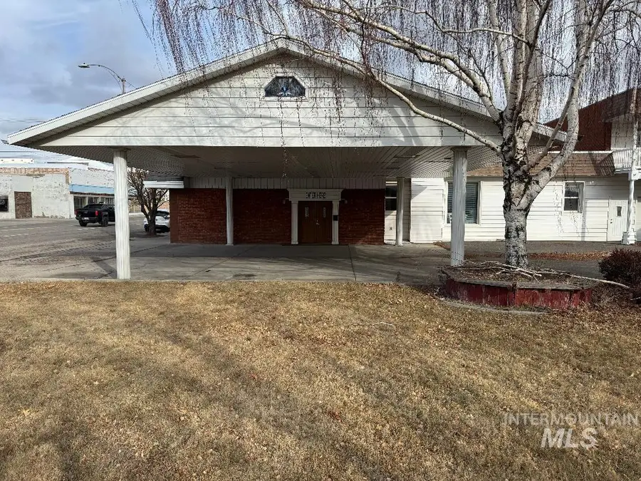 221 W Main St, Burley, ID 83318 - #3