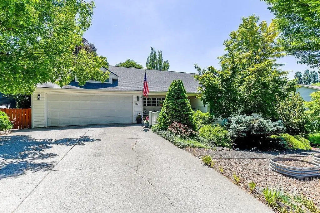 801 Conestoga Dr, Moscow, ID 83843 - #1