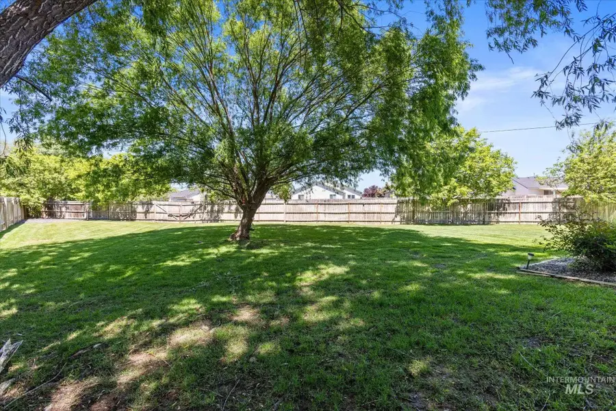 3907 N Abbott St, Caldwell, ID 83607 - #2