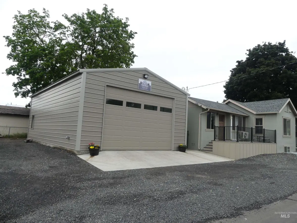 3320 9th St, Lewiston, ID 83501 - #1